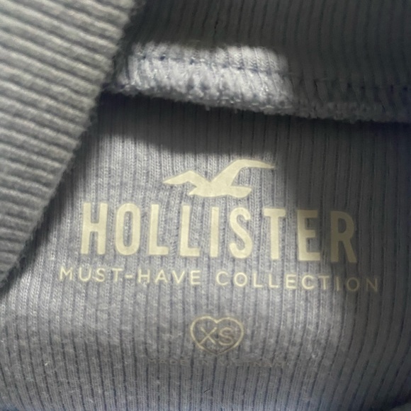 Hollister mock neck top - Picture 2 of 2